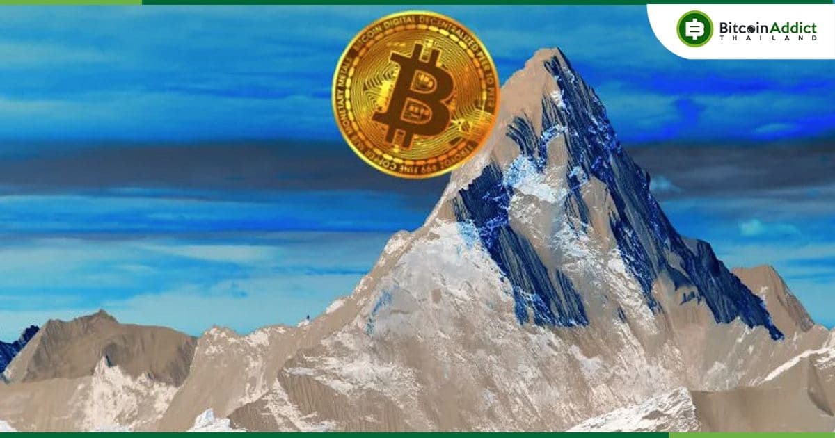 สาวก Bitcoin ท่านหนึ่ง เตรียมนำธงที่มีโลโก้ BTC ไปปักบนยอดเขาเอเวอเรสต์
