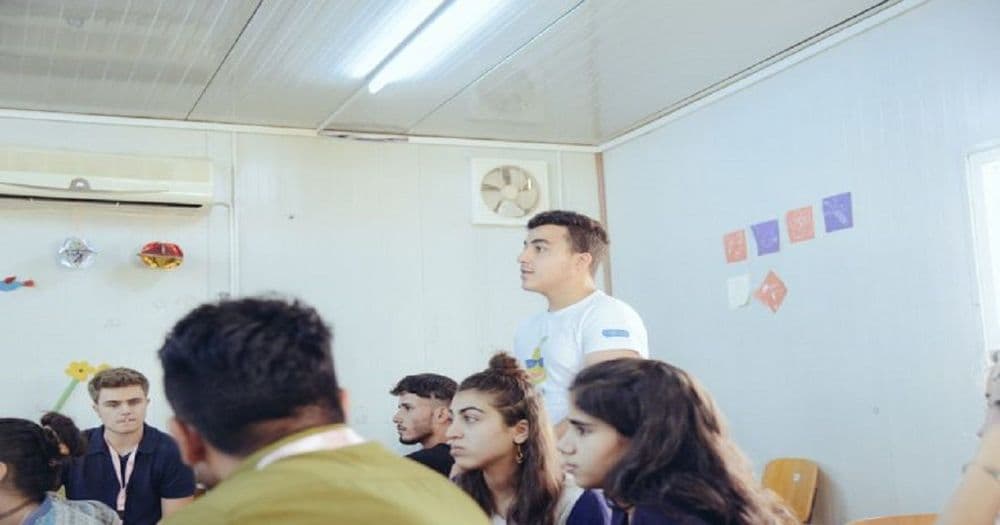 เด็กอายุ 16 ปี จากค่ายผู้ลี้ภัยชาวซีเรียในอิรัก กำลังสอนผู้คนในค่ายเกี่ยวกับ cryptocurrency