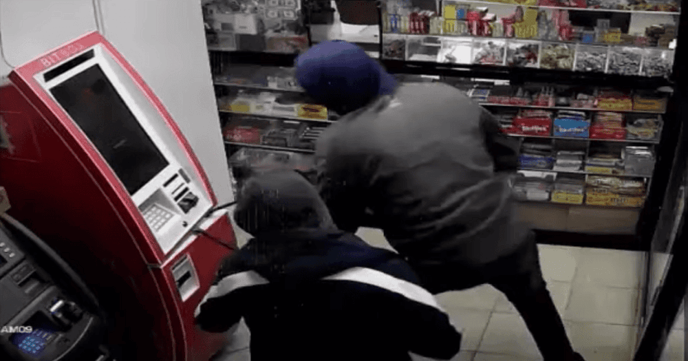 เจ้าของร้านสุดงง!! โจรบุกงัดเครื่อง ATM Bitcoin ที่ไม่มีเงินสด แถมไม่สนใจเครื่อง ATM ธรรมดาที่อยู่ข้าง ๆ กัน